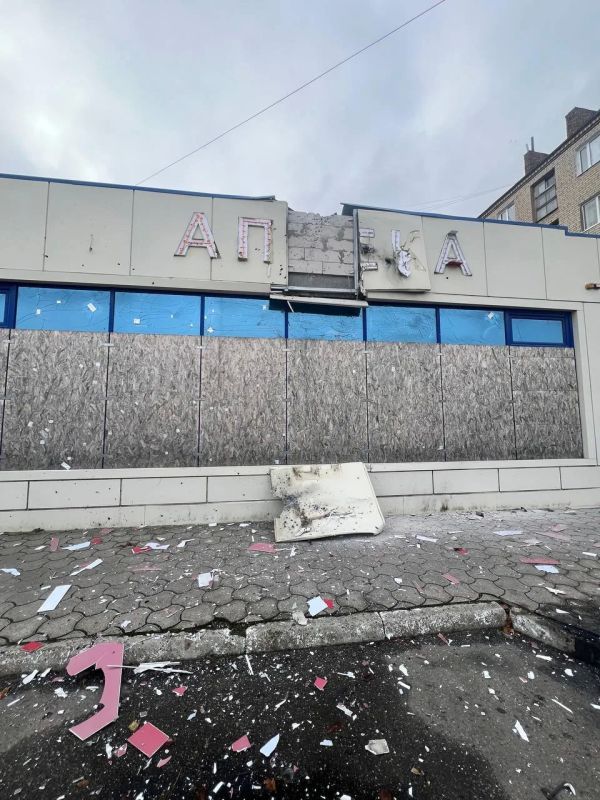 Под удар попала аптека в Каховке: Филипчук сообщил об обстреле