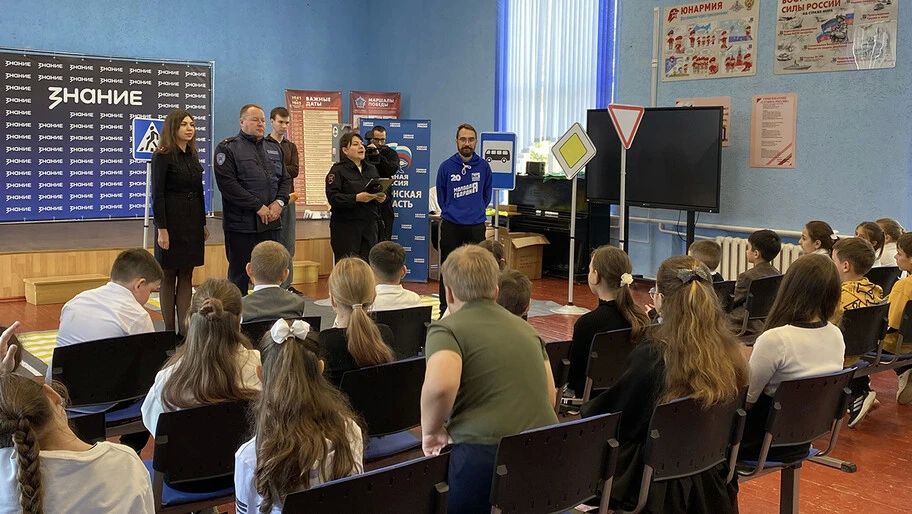 Молодогвардейцы провели урок дорожной безопасности для детей в Херсонской области