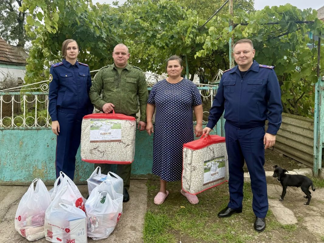 Офицеры СУ СК России по Херсонской области продолжают оказывать помощь местным жителям