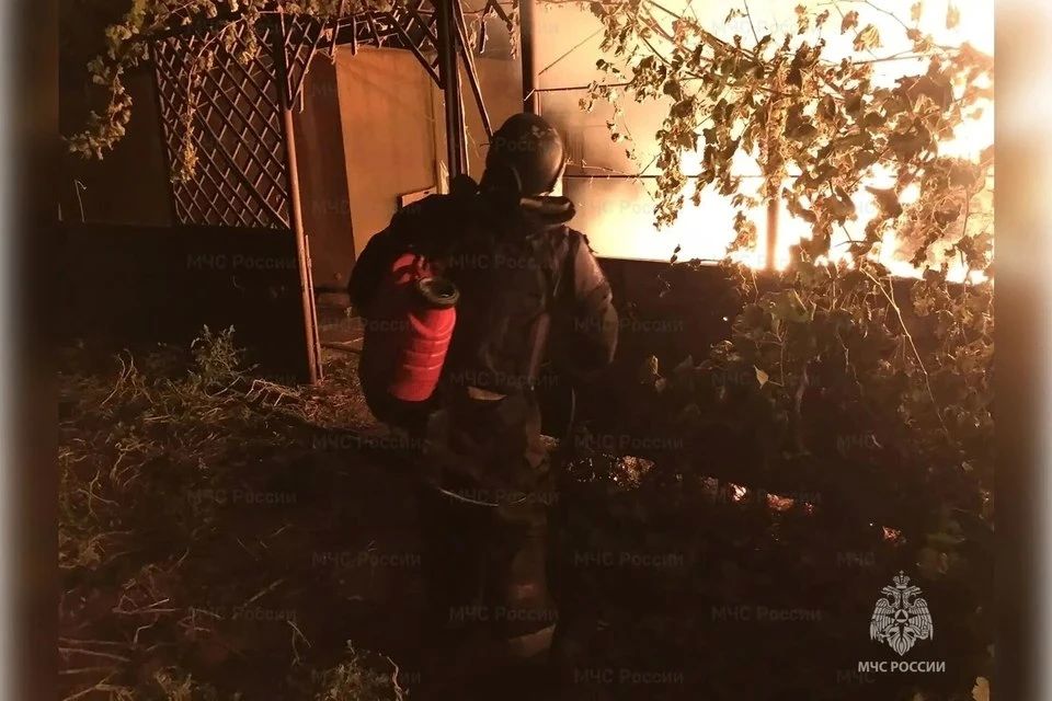 В Геническе сгорел жилой дом