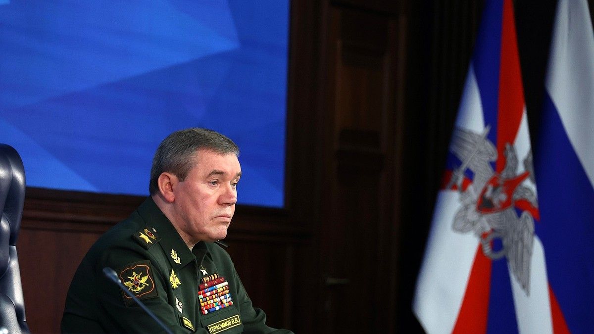 Герасимов: ВС РФ обеспечат безопасный проезд гуманитарной колонны в Алешки