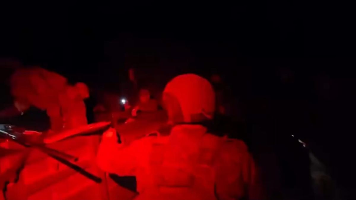 Костромские десантники 331-го полка 98-й воздушно-десантной дивизии группировки войск "Днепр" доставили гуманитарную помощь жителям Алешек