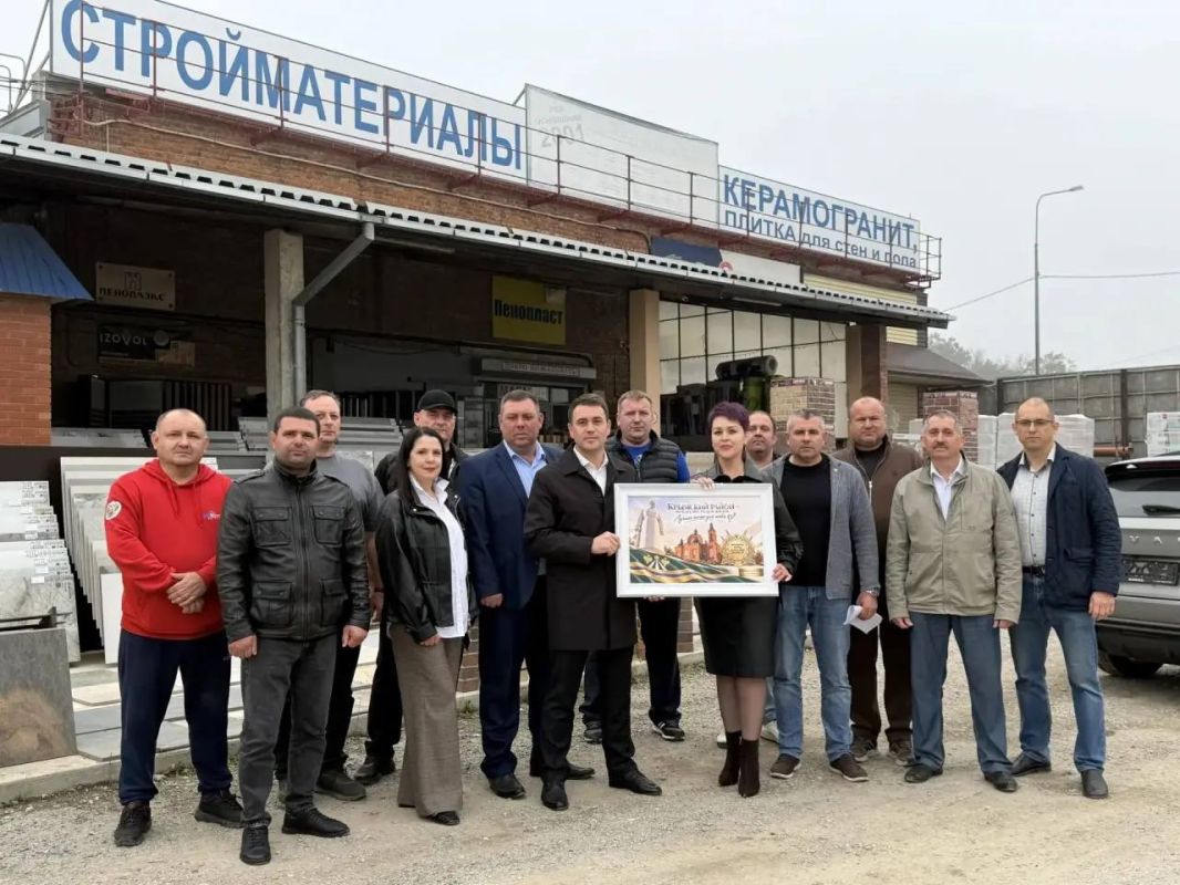 Крымский район передал материалы для ремонта памятника в Геническе
