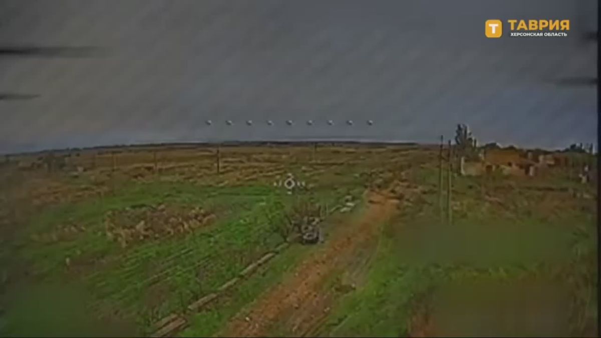 Расчеты ударных FPV-дронов уничтожили наземные робототехнические комплексы ВСУ на правом берегу Днепра