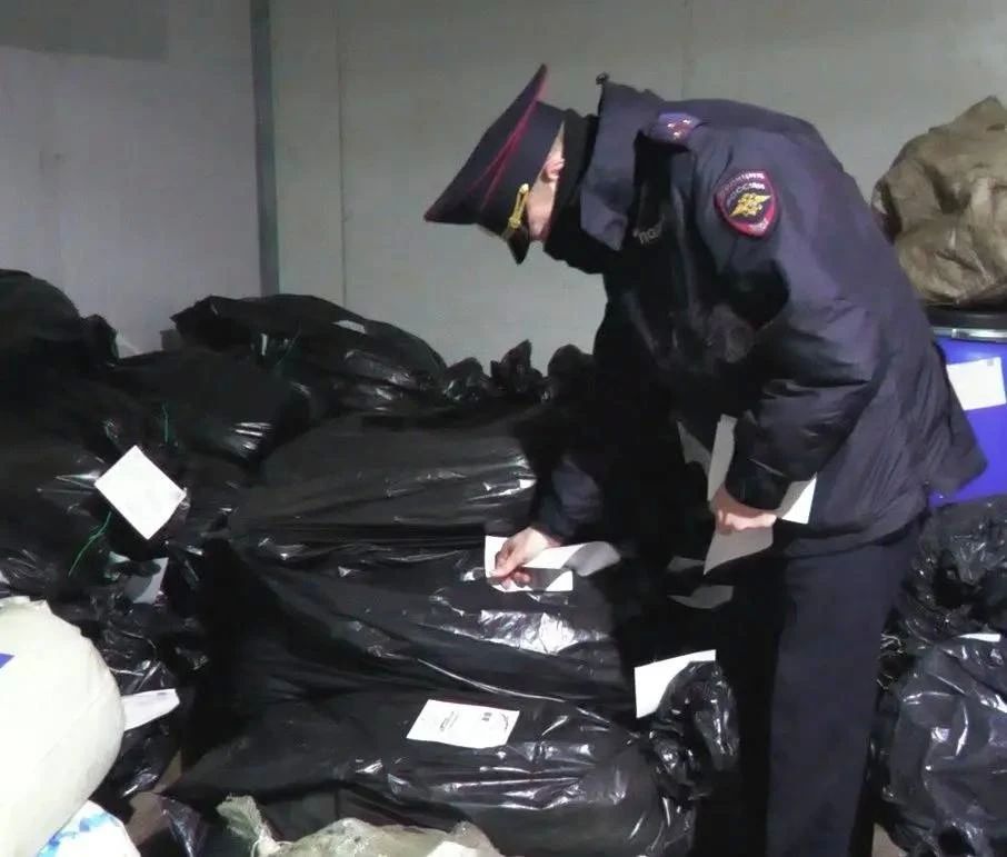 Трое жителей Геническа предстанут перед судом по обвинению в нелегальной добыче креветок