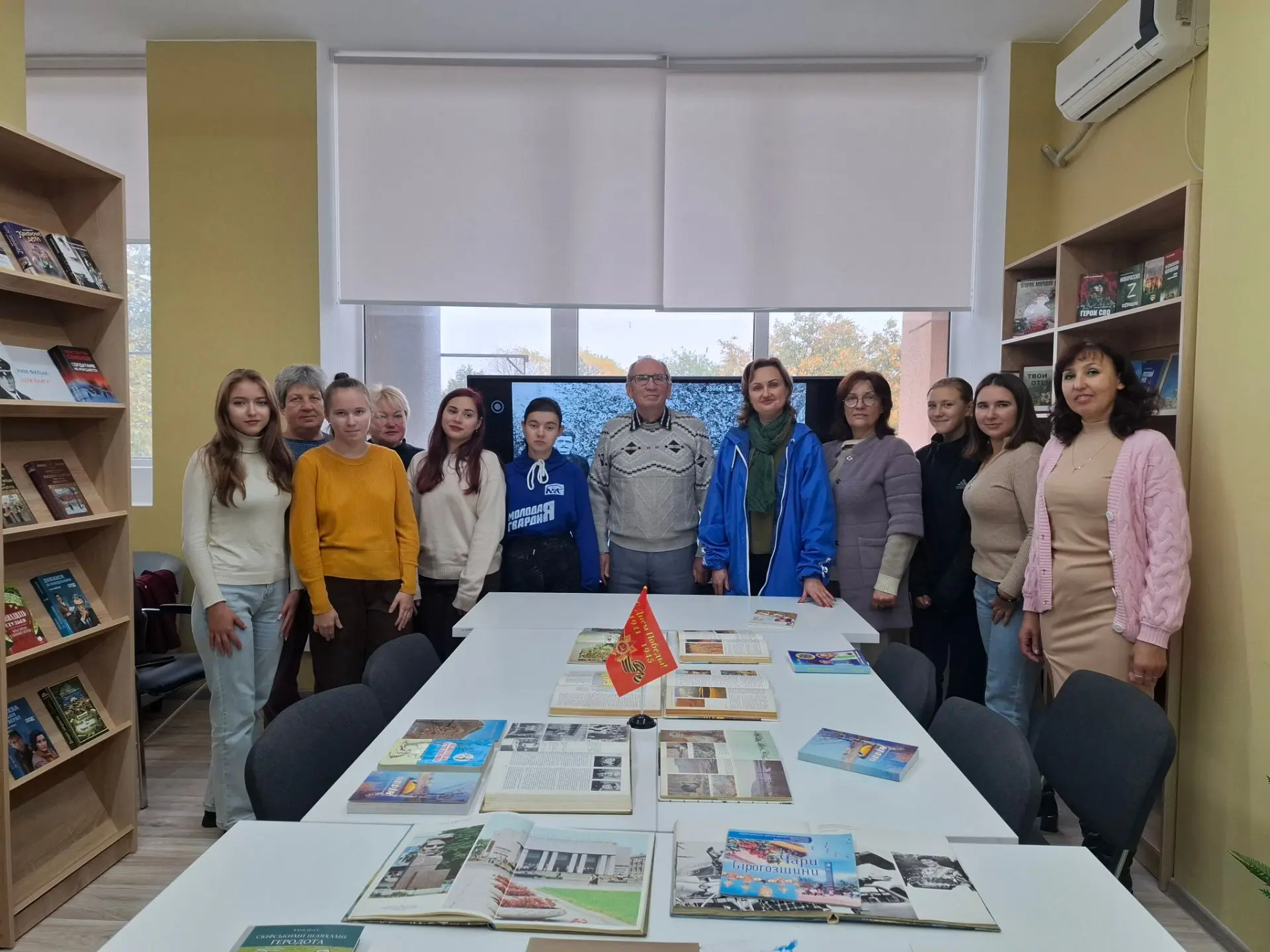 Ко Дню освобождения Нижних Серогоз в поселке прошла встреча с местным писателем Юрием Валентиновичем Безухом