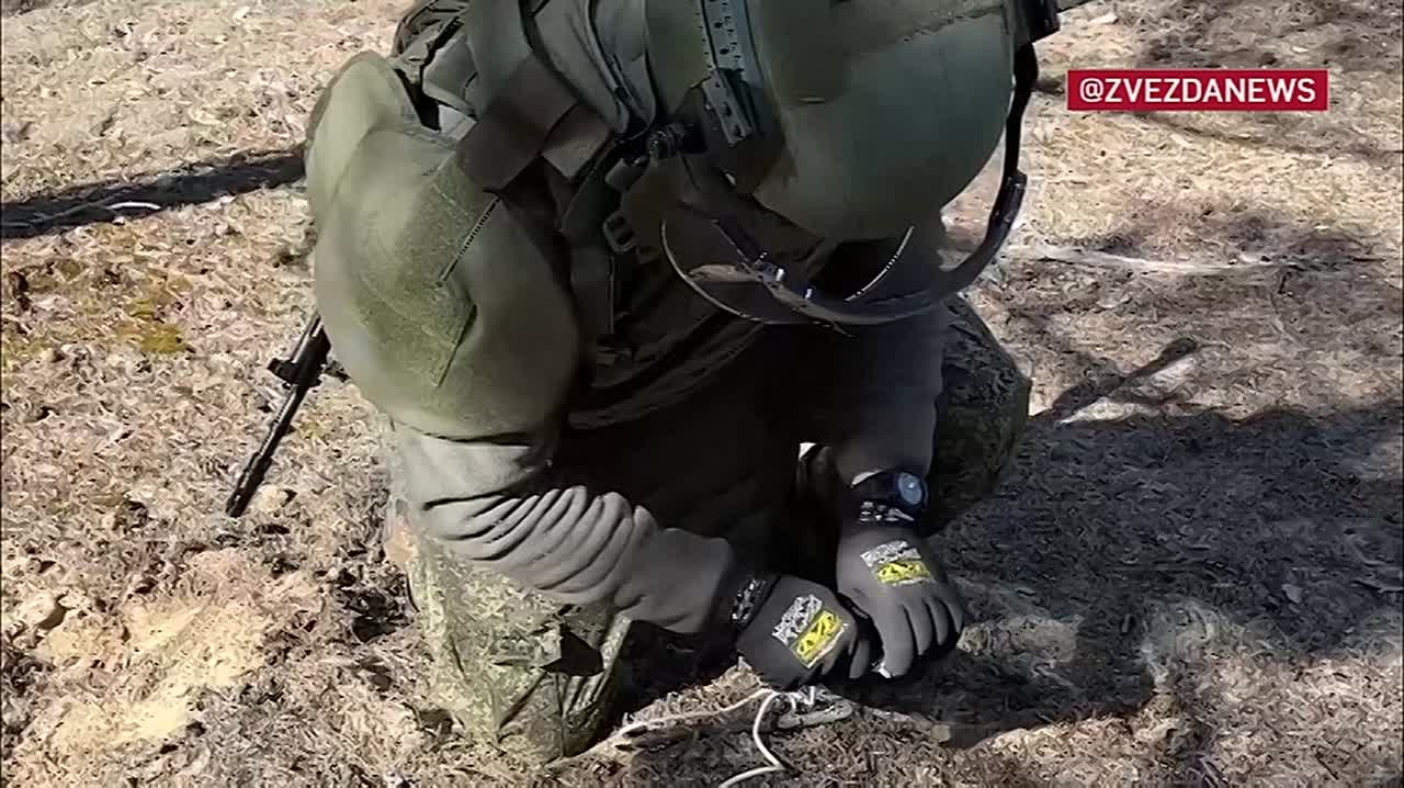 Основная часть мин в Алешках западного производства — сейчас наши военнослужащие расчищают маршруты проезда к населенному пункту