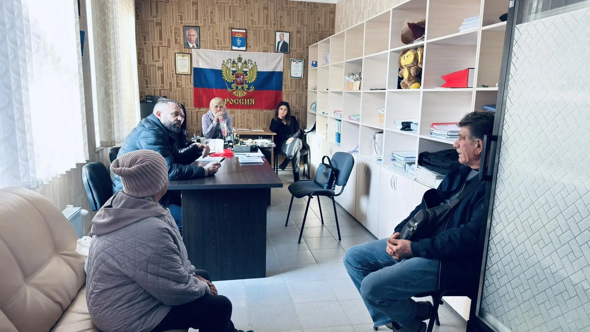 Депутат Сергей Лукьян провёл выездной приём граждан и оказал адресную помощь жителям Збурьевки
